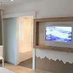 Alpendiamond Ski In & Bike Out Apartments Top 200, 400 & Penthouse 600 Apartment