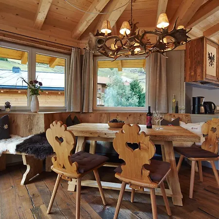 Alpendiamond Ski In & Bike Out Apartments Top 200, 400 & Penthouse 600 *